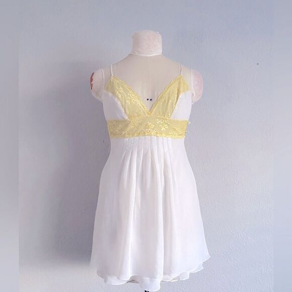 Victorias Secret 2007 White and Yellow Baby Doll Size M - Picture 1 of 8